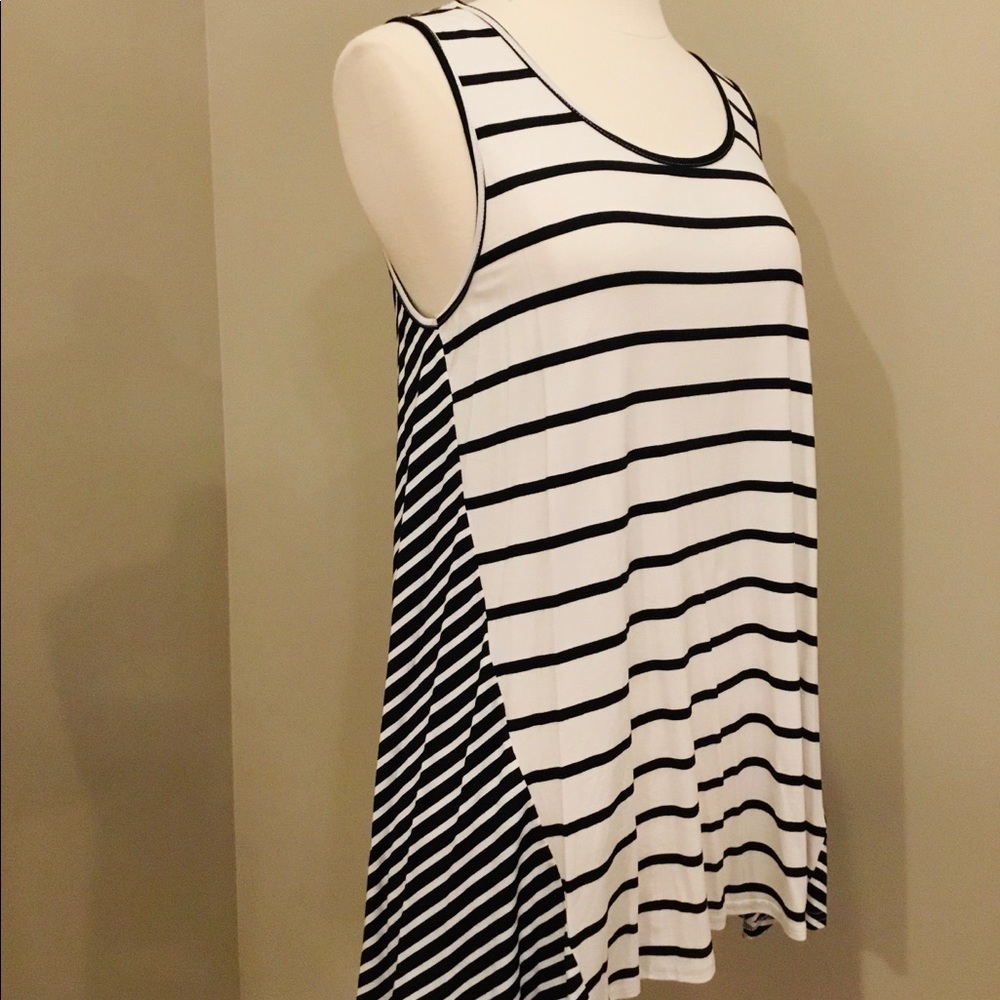 Umgee Tunic - Picture 2 of 16